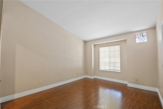 Foto del edificio - 7367 Belpine Pl