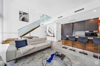 Building Photo - 200 Biscayne Blvd Way