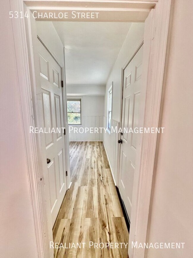 Building Photo - Charming Newly Renovated 3-Bedroom Home wi...