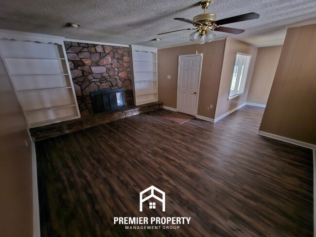 Foto del edificio - 6386 Midsummer Way