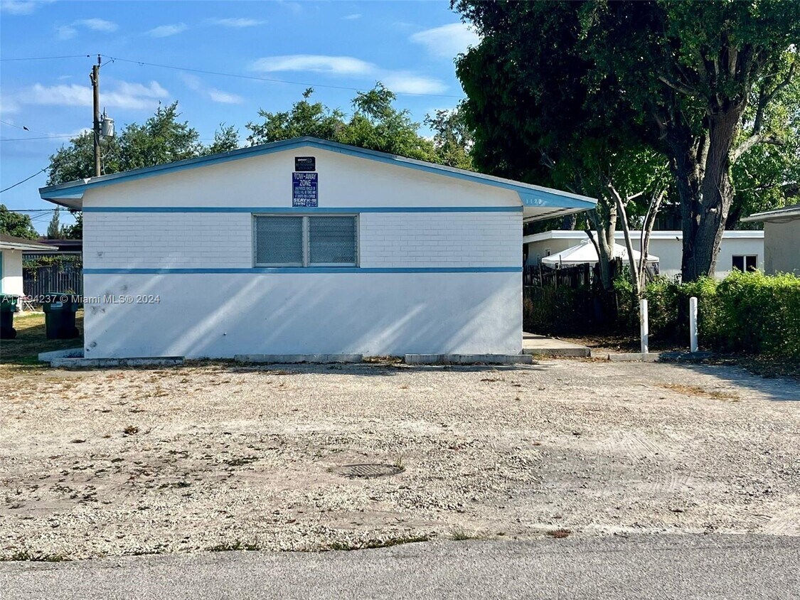 1120 Sesame St Unit 1, Opalocka, FL 33054 Room for Rent in Opalocka