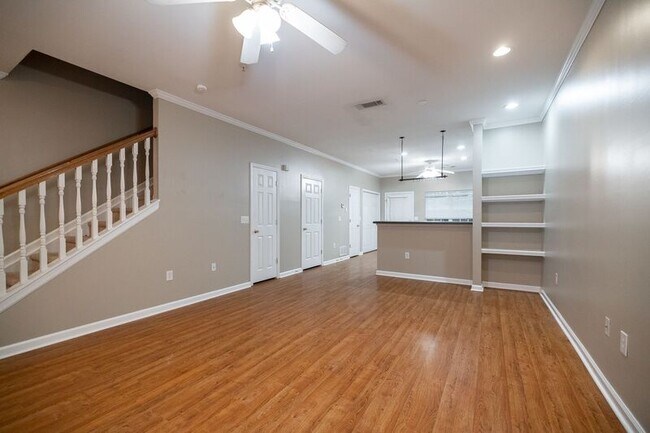 Building Photo - 205 Woodstone Dr