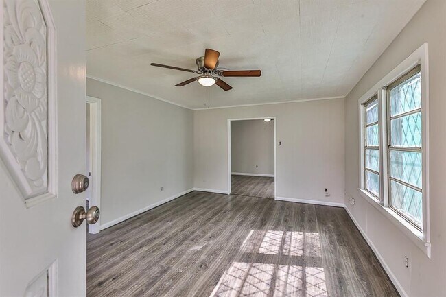 Building Photo - 3446 Mt Pleasant St