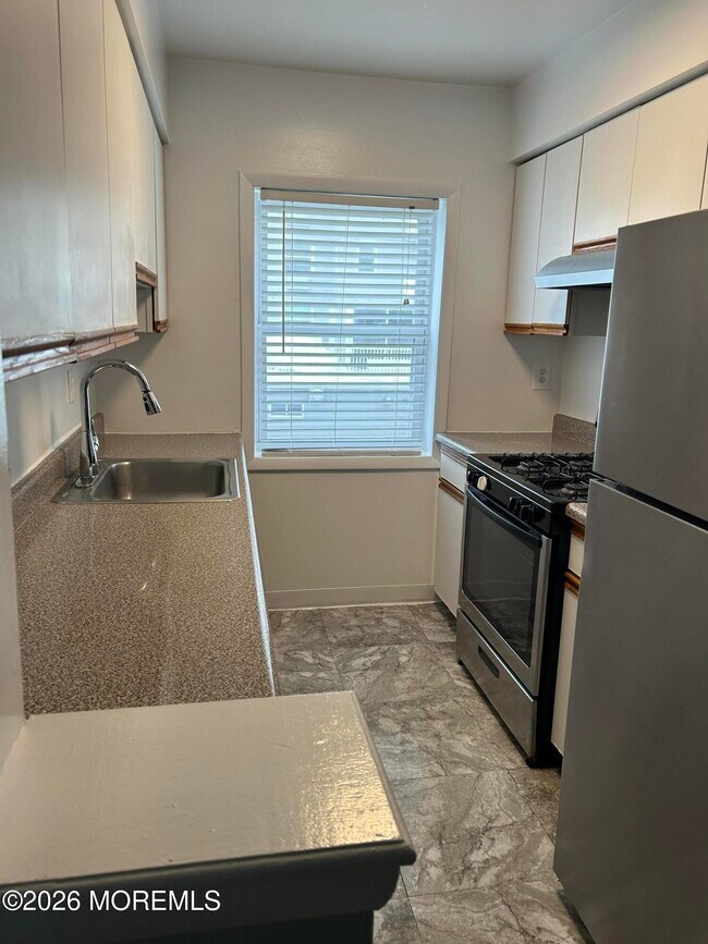 Foto del edificio - 661 Ocean Ave N