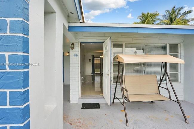 Building Photo - 6931 SW 27th Ct