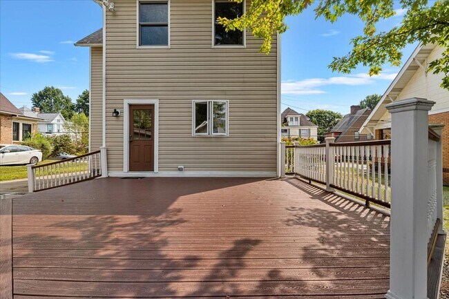 Building Photo - ZELIE House For LEASE