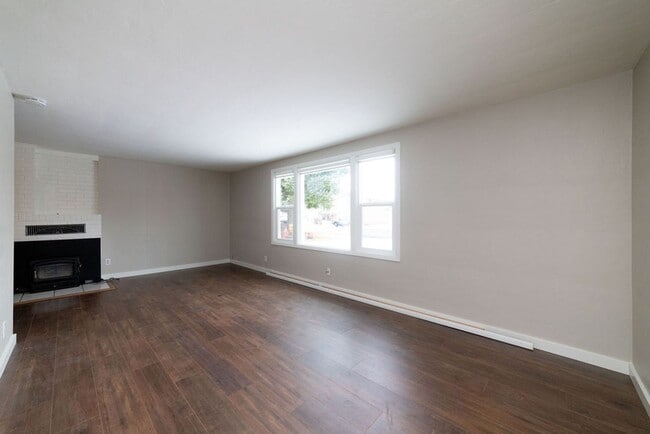 Foto del edificio - 172-172 NE Juniper St