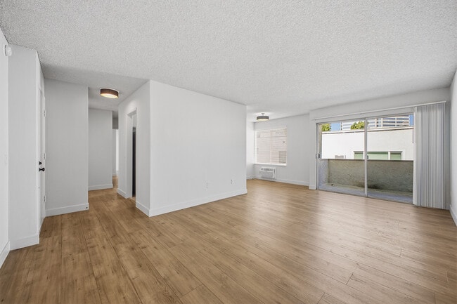 Building Photo - Felix