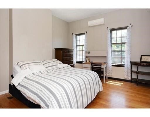 Foto del edificio - 831 E 3rd St