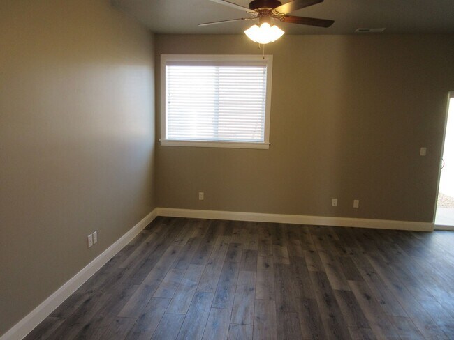 Foto del edificio - **Move-In Bonsu!!! 3 bedroom, 2.5 bath - Newer town home living in the heart of Cedar City!