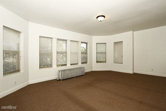 Building Photo - 2 br, 1 bath Apartment - 7804 S Michigan Ave