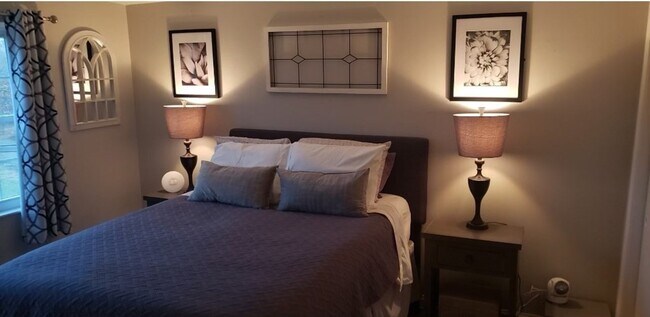 Large Bedroom - 10 Tara Dr