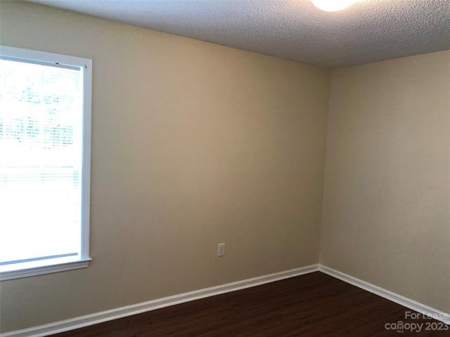 Building Photo - 523 Cedar Spring Dr