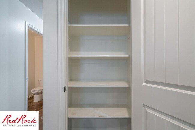 Foto del edificio - 3 Bedroom Two-Story Home Near Scenic Trails