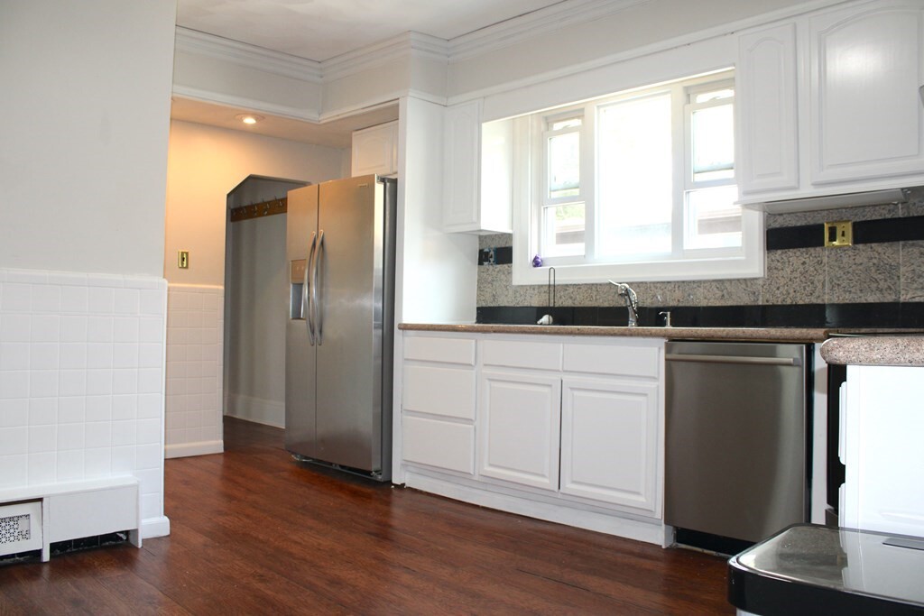 Primary Photo - 22 Saint James Ave