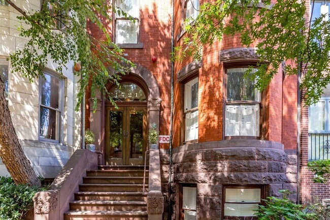 Building Photo - The Dreamiest Dupont Abode!