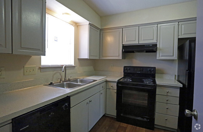 2Br_Kitchen - Park At Crestview