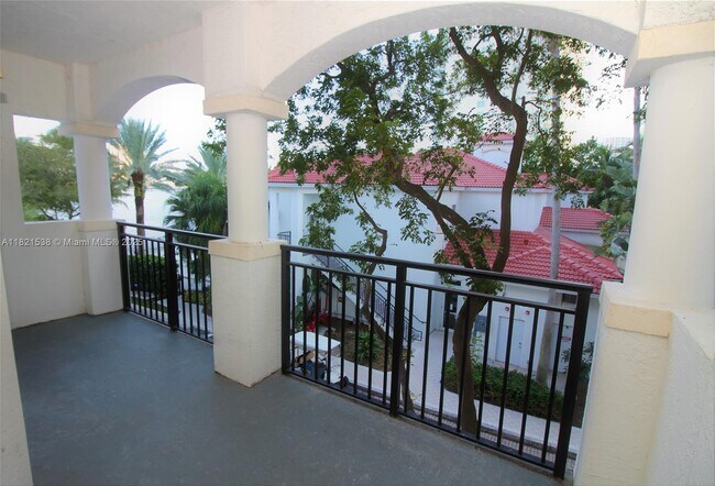 Foto del edificio - 3255 NE 184th St