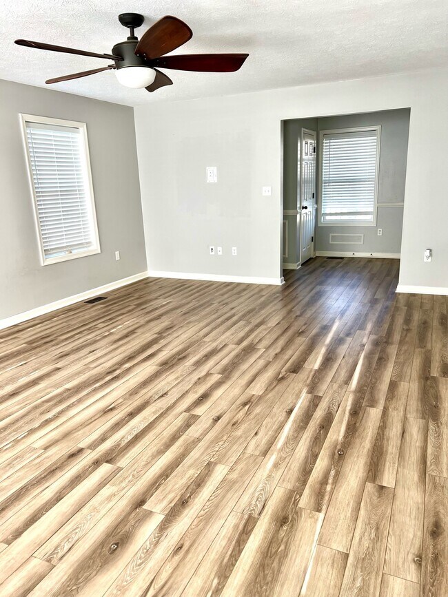 Building Photo - 11 Cobra Ct