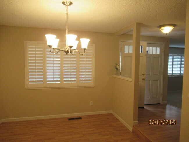 Building Photo - 3 Bedroom - Single Story in Browns Valley