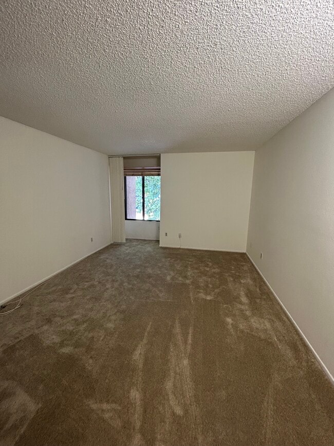 Bedroom - 424 Oak St