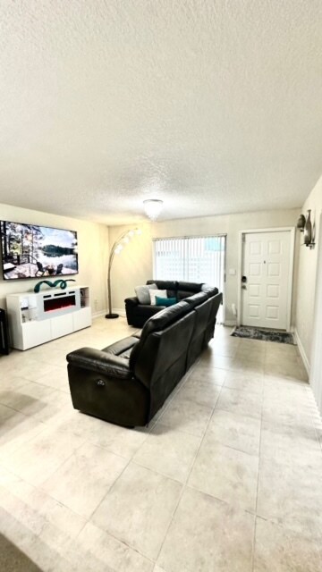 Building Photo - 552 NW 98th Ave