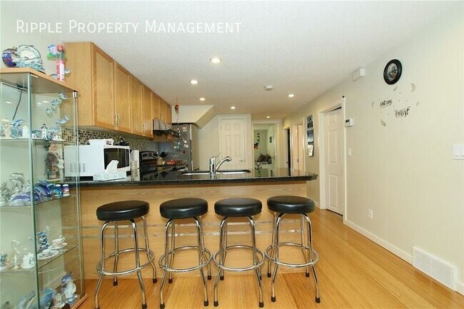 Photo du bâtiment - Modern 2 Beds, 1 Baths Basement/Lower | Av...
