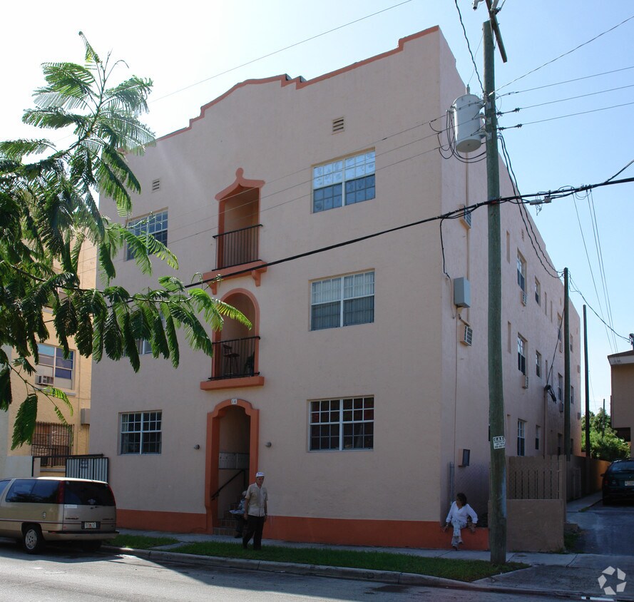 Building Photo - 1414 SW 5th St