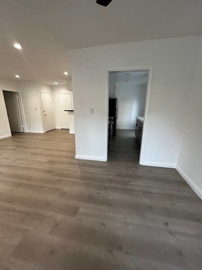 Sala de estar - 649 Westbourne Dr