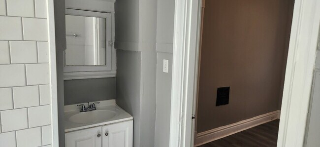Foto del edificio - "Charming 2-Bedroom Duplex in St Louis – Your Next Cozy Retreat Awaits!"