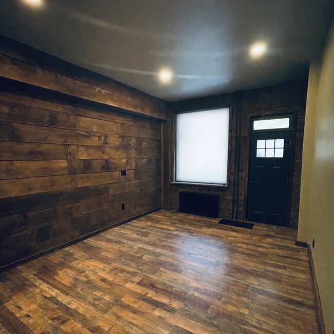 Building Photo - 1 Caroline Ave