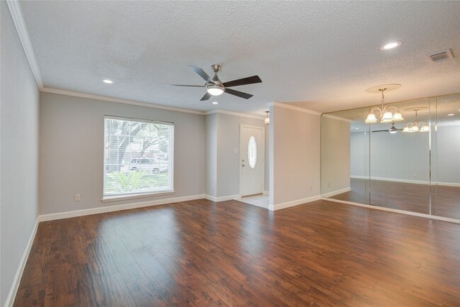 Foto del edificio - 14529 Misty Meadow Ln