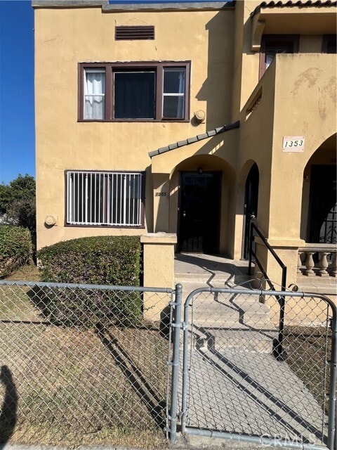 Foto del edificio - 1355 W 49th St