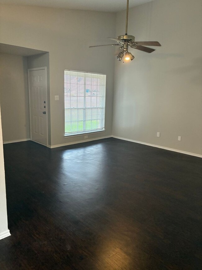 Building Photo - December Move In