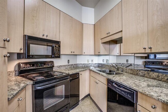 Building Photo - 3225 Turtle Creek Blvd