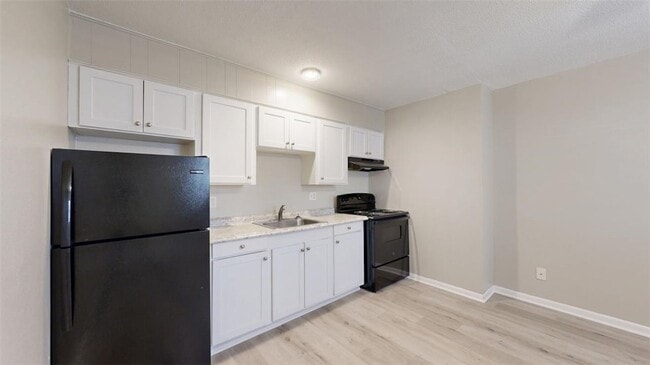 Building Photo - 500 Foch St