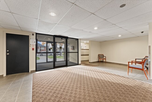 Photo du bâtiment - Caron Tower Apartments