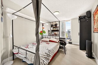 Building Photo - Tour Sherbrooke