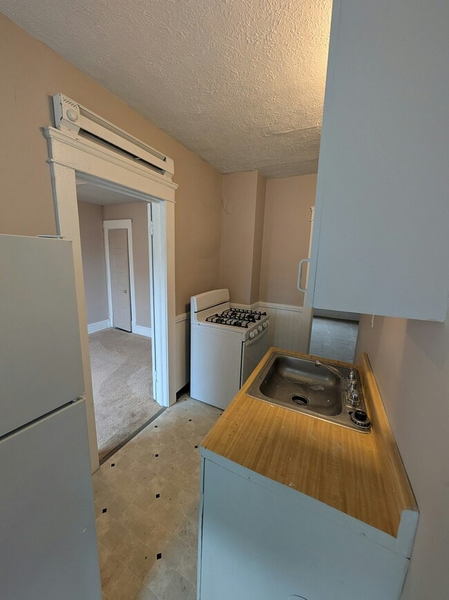 Building Photo - 1176 E 61st St