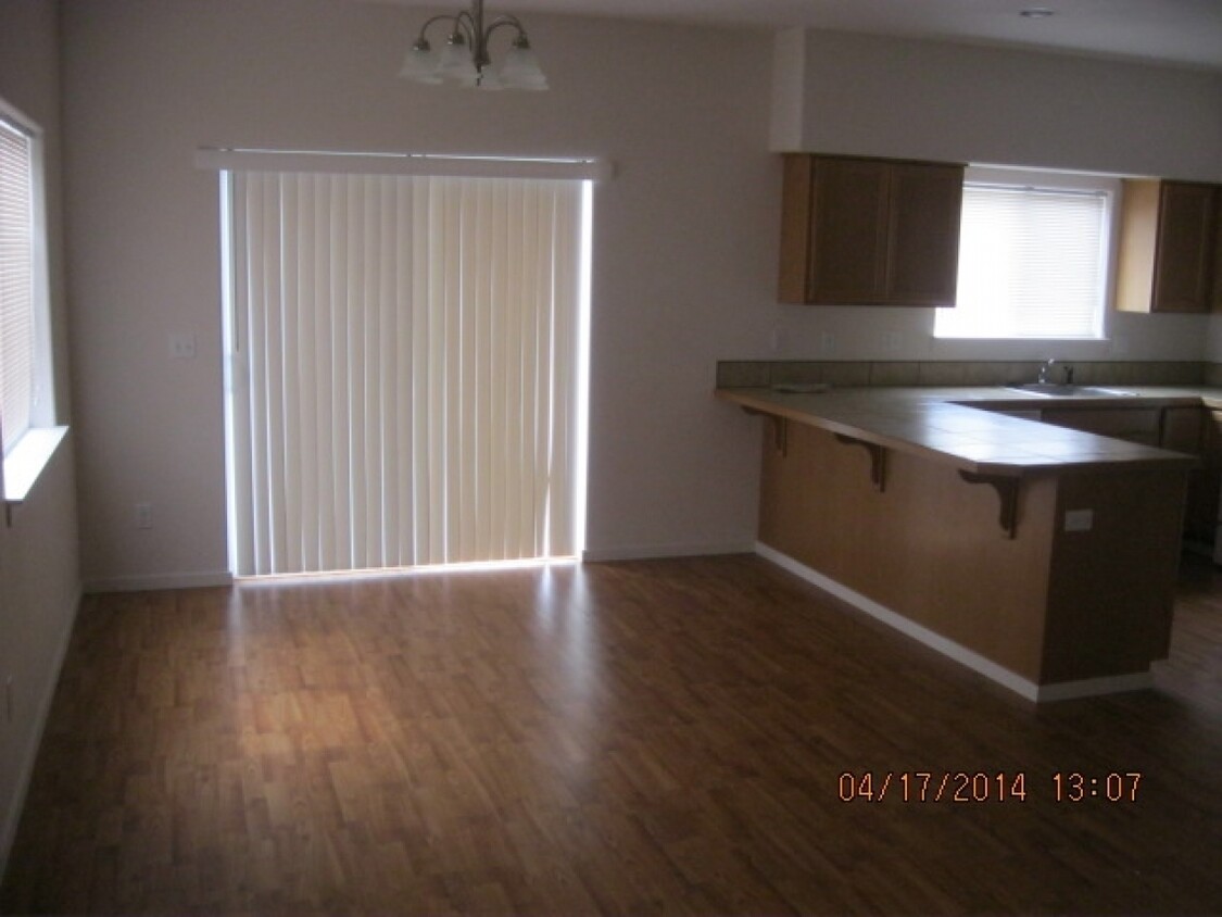 Foto del edificio - APPLICATION PENDING - 2222 Jakob Ave. La G...