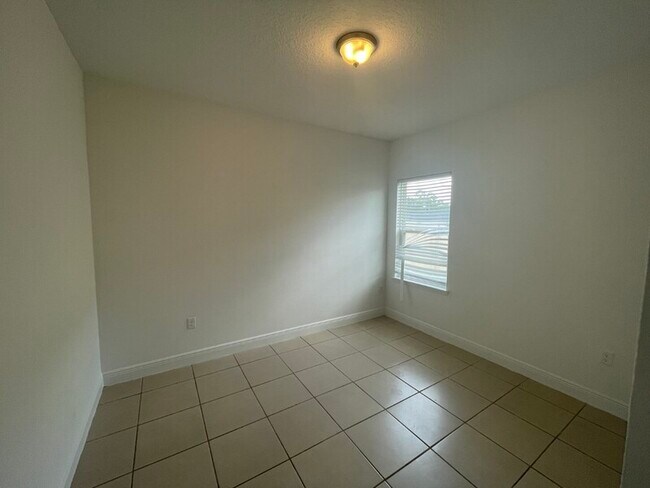 Foto del edificio - 414 Columbia Ct