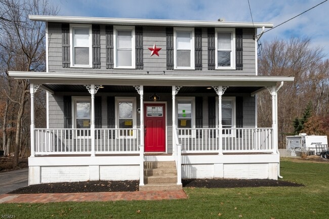 Photo - 186 Horseneck Rd House