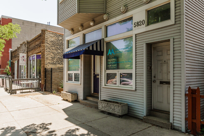 Foto del edificio - 5820 N Broadway