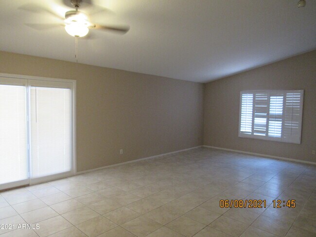 Foto del edificio - 1559 W Javelina Ave