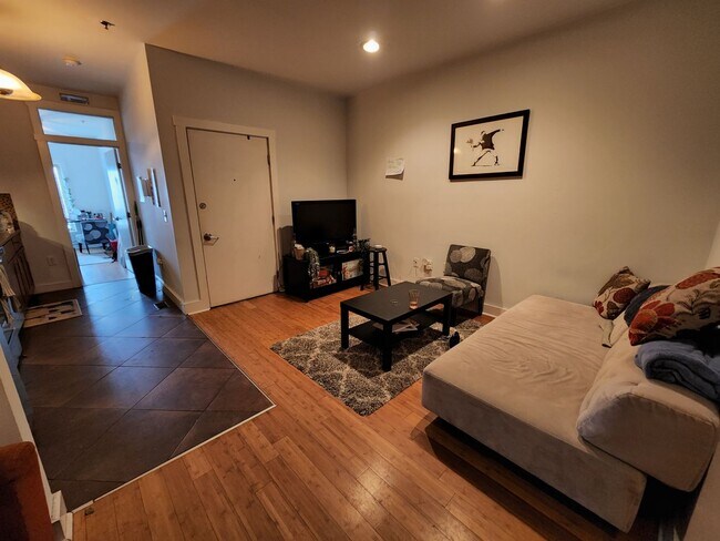 Building Photo - Modern 3 bedroom WITH PRIVATE DECK - 8/1! ...