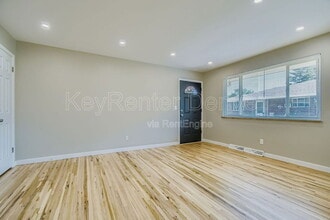 Building Photo - 10922 E 4th Way