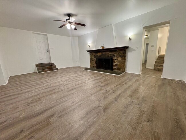 Foto del edificio - 2 Hollowbrook Pl