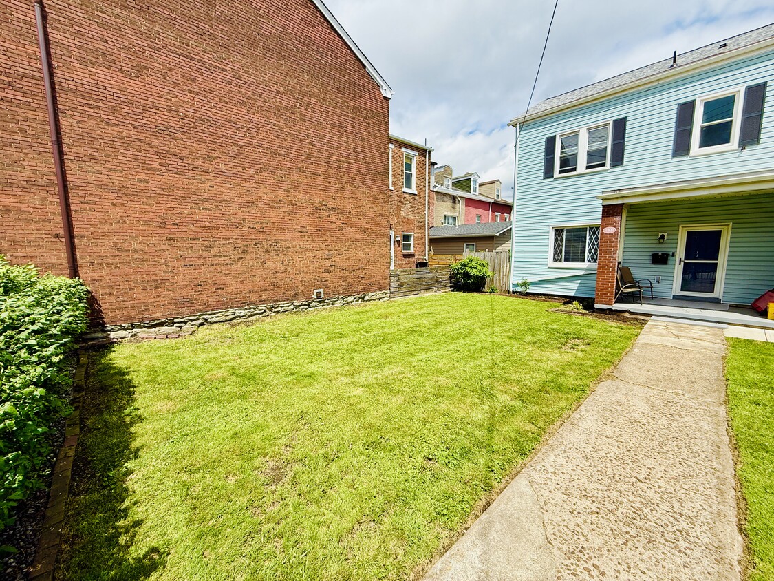 House view from front - 2309 Sidney St