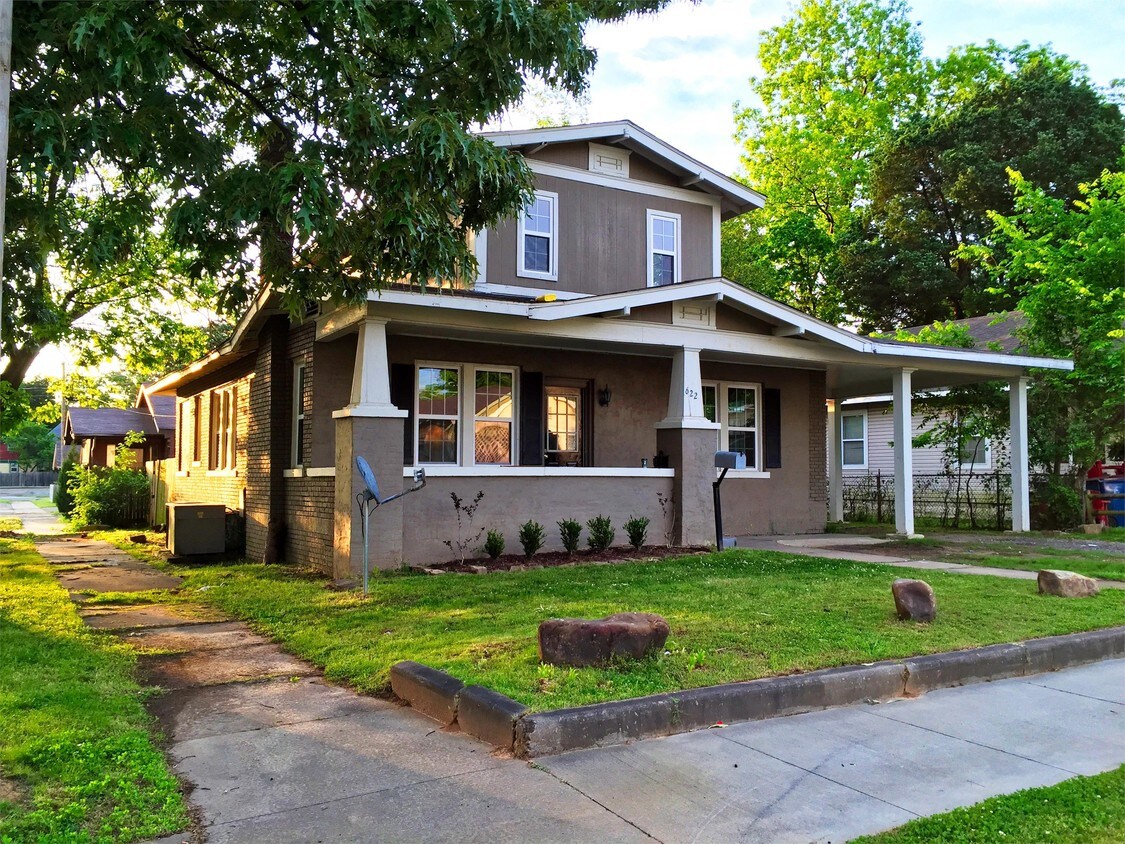 Primary Photo - 622 Belle Ave