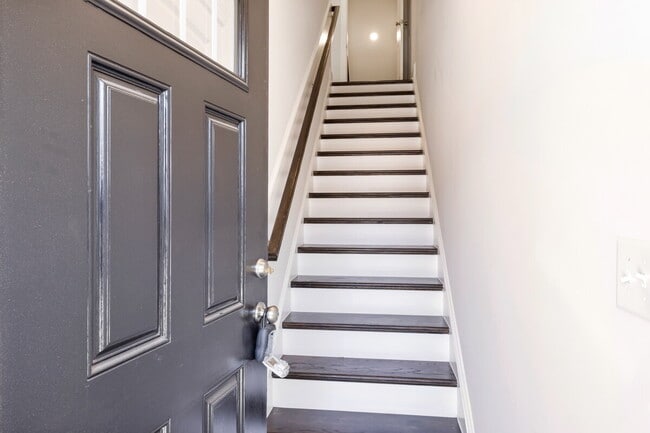 Building Photo - Available 08/15! Spacious Townhome in Prime Andrew Chapel Community